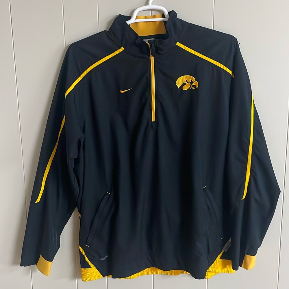 Iowa Hawkeyes NikeFIT Storm Team Jacket. Size XL. Black/Yellow.